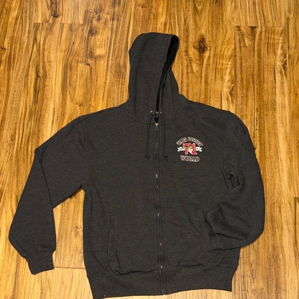 Walt Disney Mens Womens small Hoodie gray zip up Grumpy character embroidered